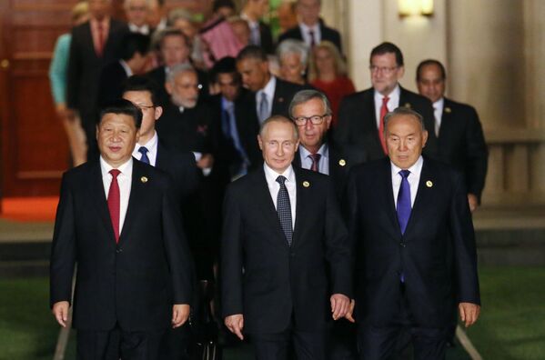 G20参加各国首脳記念撮影前のプーチン大統領。杭州G20には国や国際機関の代表とその伴侶が招待された。 - Sputnik 日本