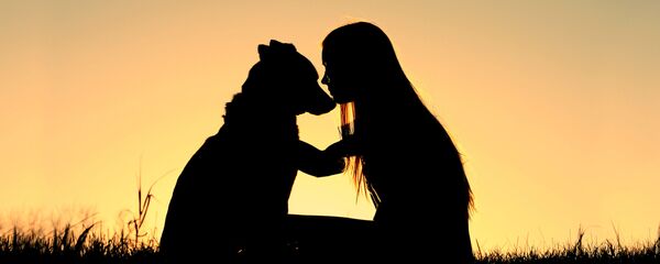 犬と女の人の影 犬と女の人の影 - Sputnik 日本