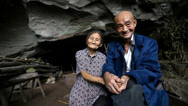中国人夫婦、54年を洞窟で過ごし、移住の予定なし - Sputnik 日本