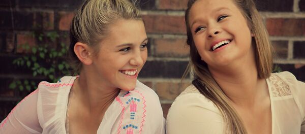 科学者：友人と話すより見知らぬ人と会うほうが有益 - Sputnik 日本