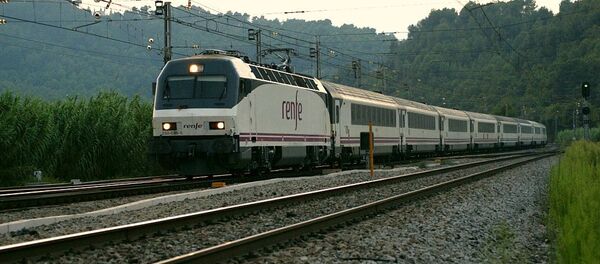 スペイン　労働時間が終了したため運転手が途中で列車を止める - Sputnik 日本