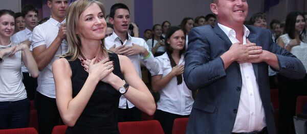 Прокурор Республики Крым Наталья Поклонская во время посещения гимназии №1 в Керчи - Sputnik 日本