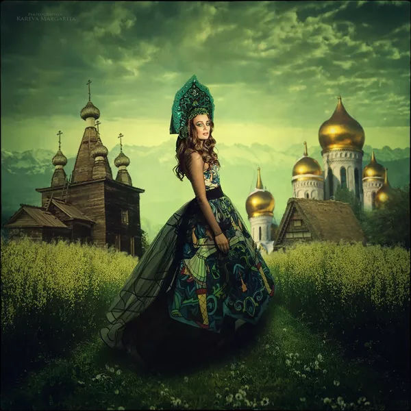 ココシニク(ロシアの伝統的な頭飾り)をつけた女性 ココシニク(ロシアの伝統的な頭飾り)をつけた女性 - Sputnik 日本