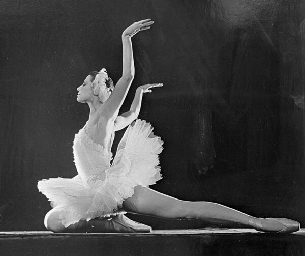 5バレエ「瀕死の白鳥」で踊るプリセツカヤ - Sputnik 日本