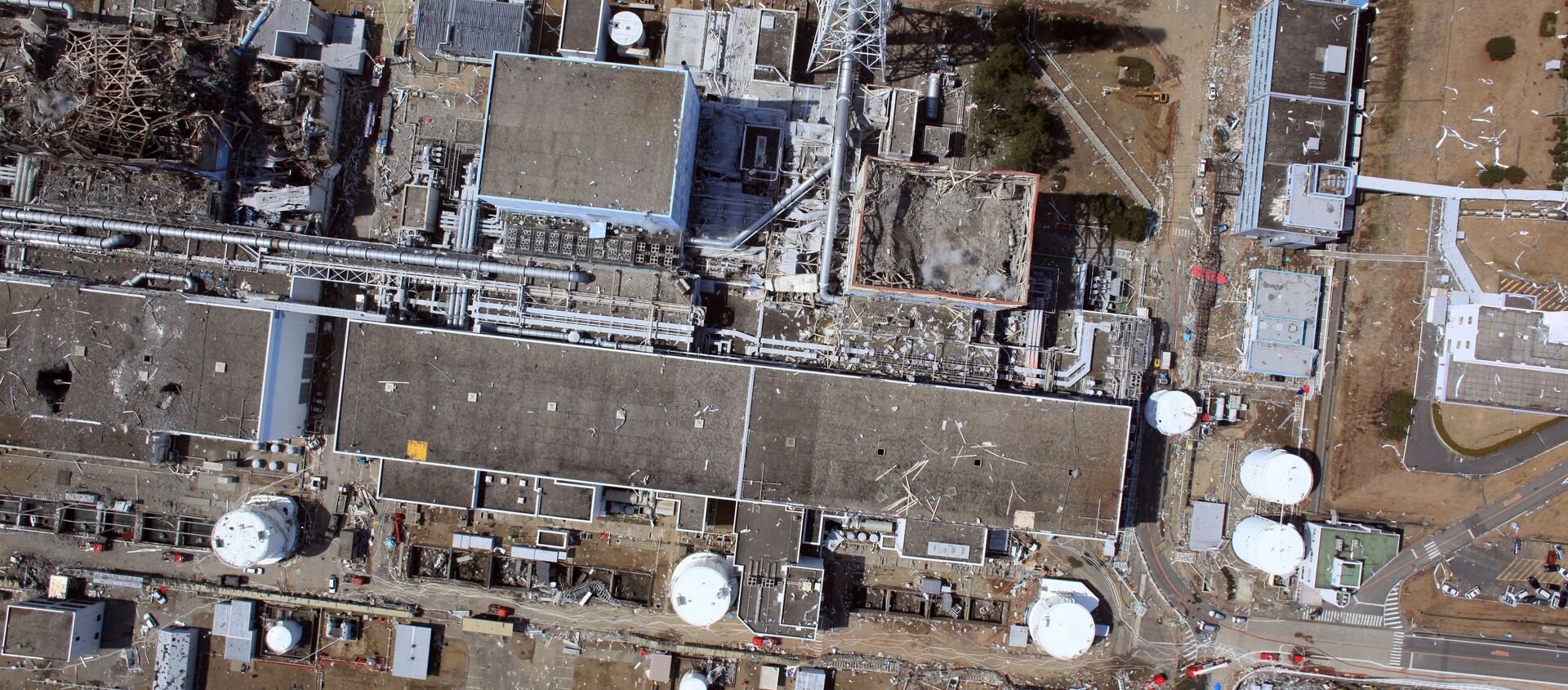 Вид сверху на разрушенную АЭС Фукусима-1 - Sputnik 日本, 1920, 08.03.2021