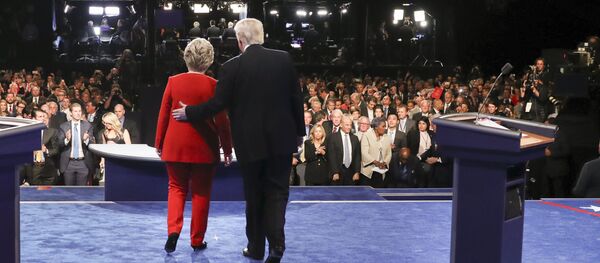 世論調査:トランプ氏とクリントン氏、大統領選で拮抗 世論調査:トランプ氏とクリントン氏、大統領選で拮抗 - Sputnik 日本