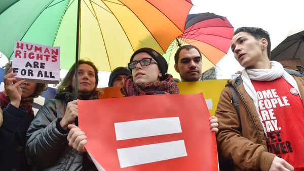 ウクライナに同性愛者同士の結婚、売春、マリファナを合法化する動き - Sputnik 日本