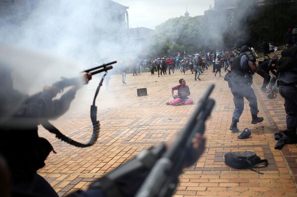 大学生と警察の衝突、南アフリカで - Sputnik 日本