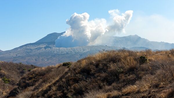 Вулкан АСО на острове Кюсю в японской префектуре Кумамото - Sputnik 日本