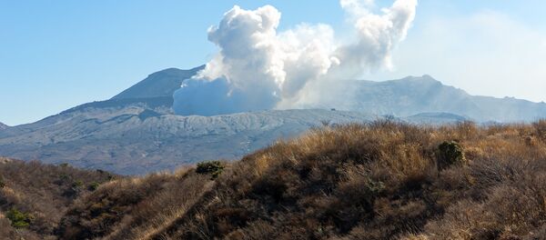 Вулкан АСО на острове Кюсю в японской префектуре Кумамото Вулкан АСО на острове Кюсю в японской префектуре Кумамото - Sputnik 日本