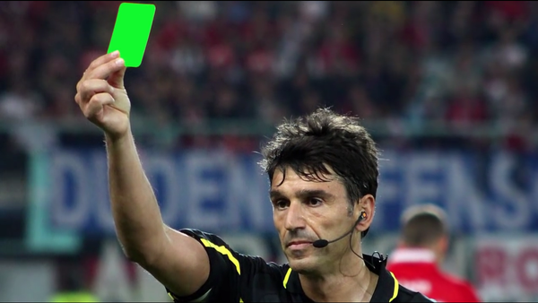 イタリアのサッカー選手、世界で初めてグリーンカードを出される - Sputnik 日本