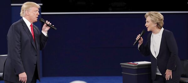 クリントン氏の代表者　トランプ氏に対して愚かで卑わいな発言をする - Sputnik 日本