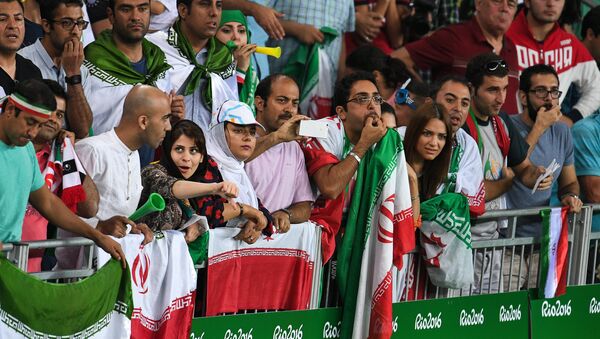 イランのサッカーファン、韓国との試合で喜び禁止 - Sputnik 日本