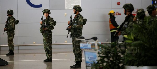 Полиция в аэропорту Пудун в Шанхае Полиция в аэропорту Пудун в Шанхае - Sputnik 日本