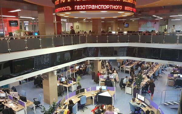 「ニュースルーム３」では「スプートニク」の欧州言語編集部とサイトria.ru の職員らが働いている - Sputnik 日本