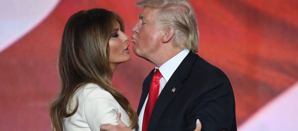 トランプ夫人メラニーさん、「People」誌に夫のセクハラ記事の取り下げを求める - Sputnik 日本