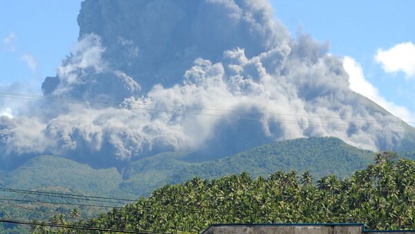 フィリピンでブルサン火山が再び活発化 - Sputnik 日本