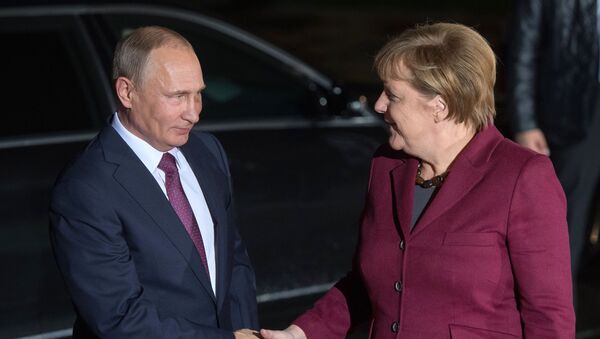 プーチン、メルケル両首脳　ウクライナについて審議 - Sputnik 日本