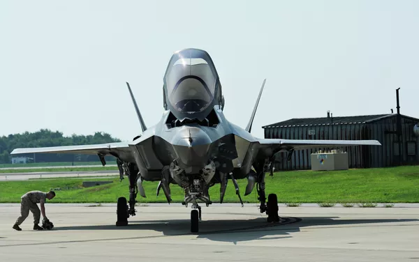 F35 F35 - Sputnik 日本