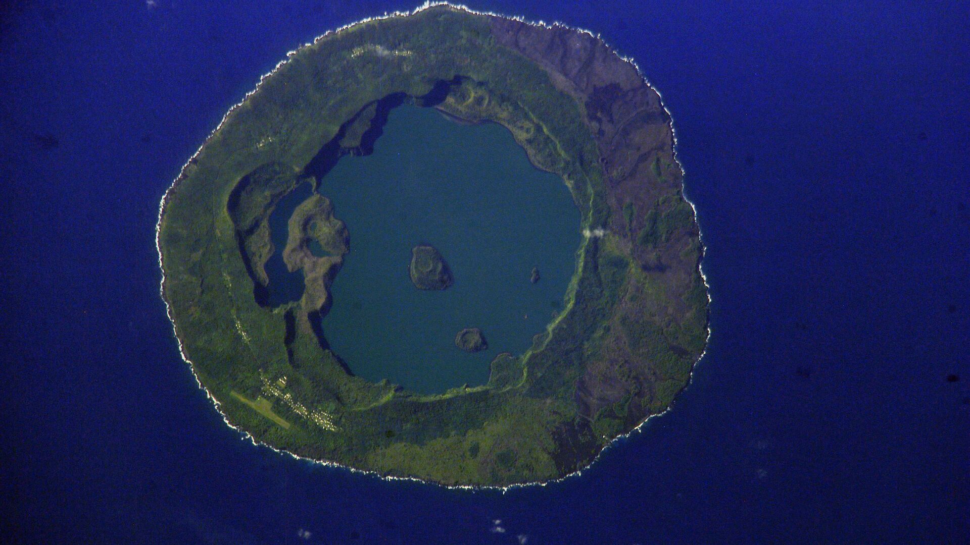 Космический снимок острова Ниуафооу  - Sputnik 日本, 1920, 17.01.2022