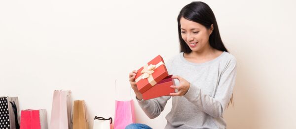 中国女性、贈り物のアイフォンを売り家を買う 中国女性、贈り物のアイフォンを売り家を買う - Sputnik 日本