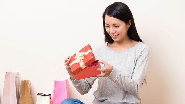 中国女性、贈り物のアイフォンを売り家を買う - Sputnik 日本
