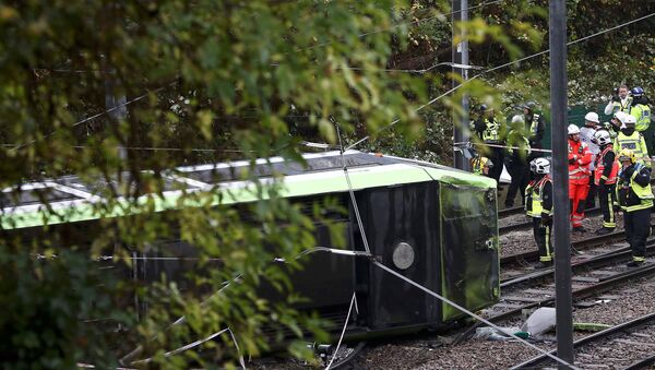ロンドンで路面電車が脱線横転　5人が死亡 - Sputnik 日本