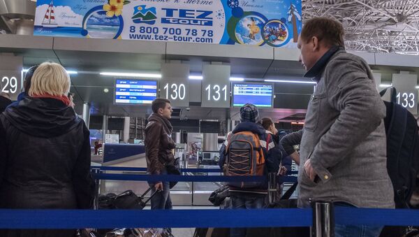 Passengers at the registration desk at Vnukovo airport, Moscow - Sputnik 日本