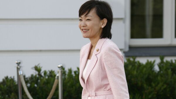 安倍首相夫人、メラ二ア氏との記念写真をフェイスブックに【写真】 - Sputnik 日本