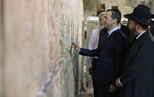 嘆きの壁を訪問したメドベージェフ首相、エルサレムで - Sputnik 日本