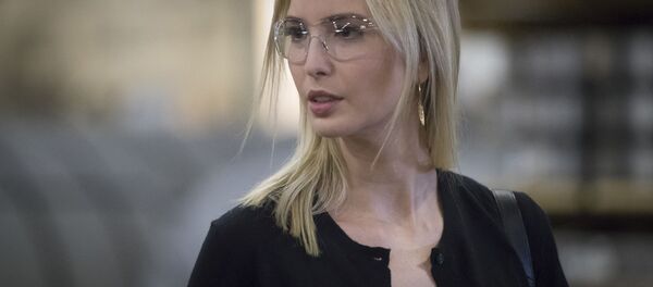 イヴァンカさん、移民問題のカオスの渦中に豪華なドレスで批判の的に - Sputnik 日本