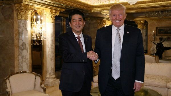 Премьер-министр Японии Синдзо Абэ и избранный президент США Дональд Трамп - Sputnik 日本
