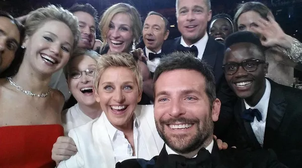2014年のアカデミー賞授賞式でハリウッドの有名人らが行なったセルフィー 2014年のアカデミー賞授賞式でハリウッドの有名人らが行なったセルフィー - Sputnik 日本