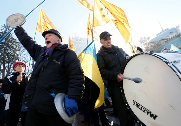 破綻銀行の預金返還を求める抗議者、キエフ（ウクライナ）最高議会の建物 - Sputnik 日本