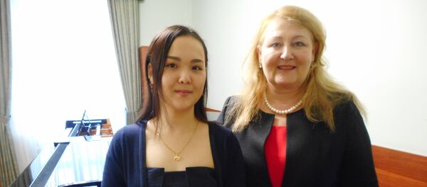 岡田知果さんとエレナ先生 岡田知果さんとエレナ先生 - Sputnik 日本