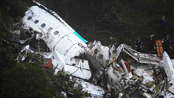 Спасатели на месте падения самолета авиакомпании Lamia Bolivia в Колумбии - Sputnik 日本