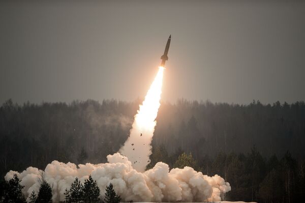 戦術ミサイル「トーチカU」のデモミサイル打ち上げ、レニングラード州のルガ軍事演習場でミサイル部隊・砲兵の日に - Sputnik 日本