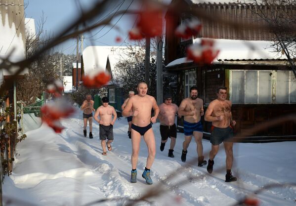 寒中水泳クラブ「白熊」の寒中水泳愛好家、ロシア・エカテリンブルクで - Sputnik 日本
