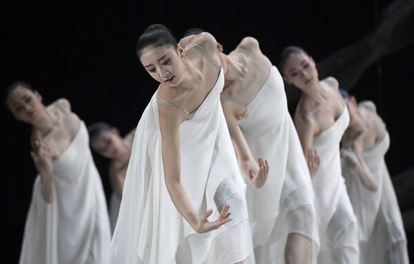 ロンドンのサドラーズ・ウェルズの舞台で、中国の国立バレエ団のバレリーナ - Sputnik 日本