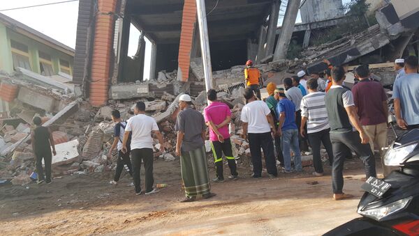 インドネシアでM6.4の地震、死者25人以上 - Sputnik 日本