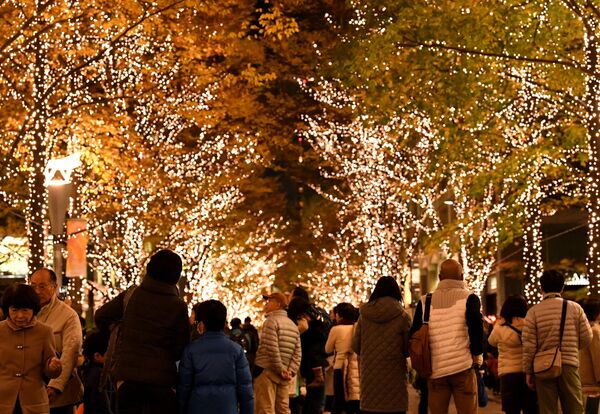 東京・丸の内のクリスマスの飾りの中で。 - Sputnik 日本