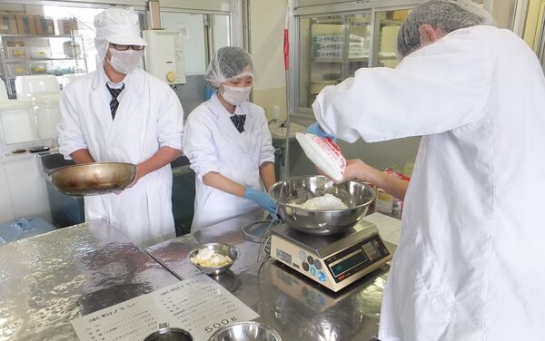 食品加工の授業でパンづくり - Sputnik 日本