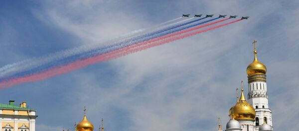 赤の広場上空をロシア空軍機が飛行 赤の広場上空をロシア空軍機が飛行 - Sputnik 日本