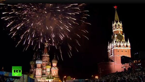 モスクワ上空に戦勝記念日を祝う表敬花火が上がる - Sputnik 日本