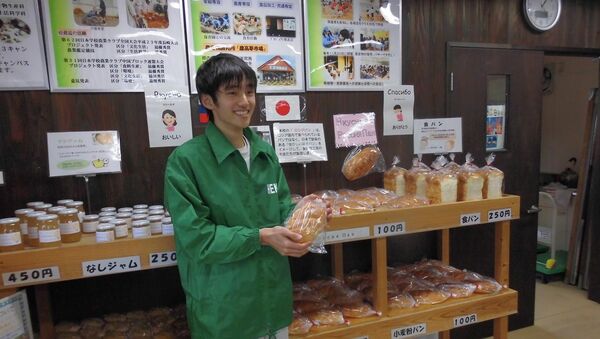ロシアパンを販売する生徒 - Sputnik 日本