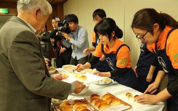日本のメディアも試食会に注目 - Sputnik 日本