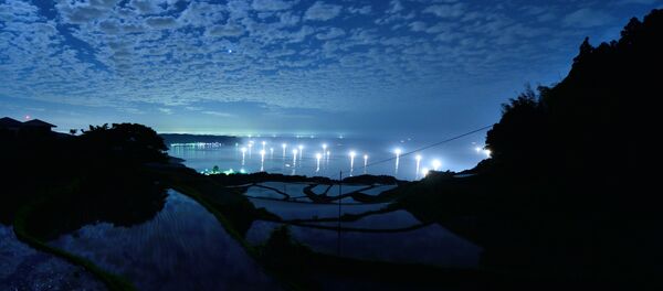 月明かりの棚田と漁火と 月明かりの棚田と漁火と - Sputnik 日本