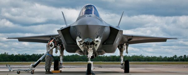 An F-35 being refueled at Eglin Air Force Base in Florida. - Sputnik 日本