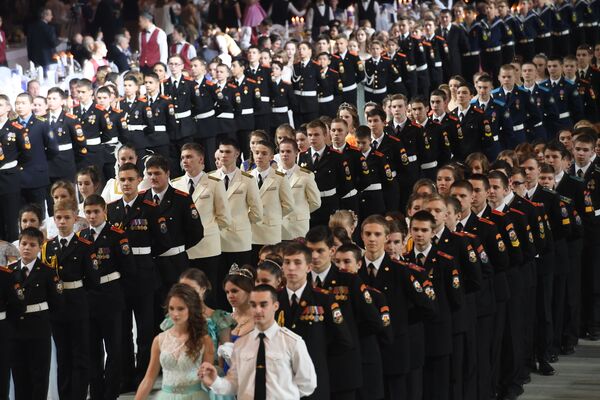 第１回国際クレムリン・カデット舞踏会では、８００人以上の陸軍幼年学校の生徒たちがワルツとポロネーズを踊った。 - Sputnik 日本