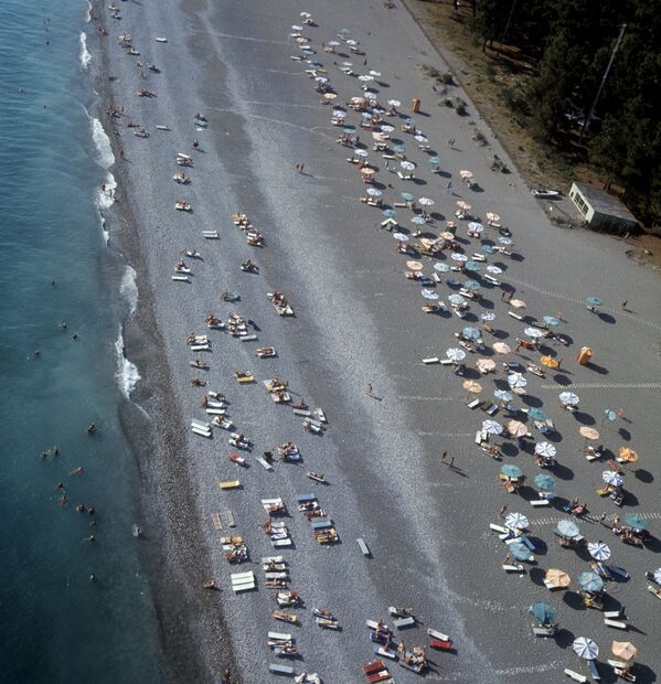 ピツンダのビーチで休む人々、１９７２年。 - Sputnik 日本
